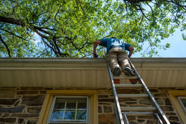 Industrial Gutter Cleaning in Visalia